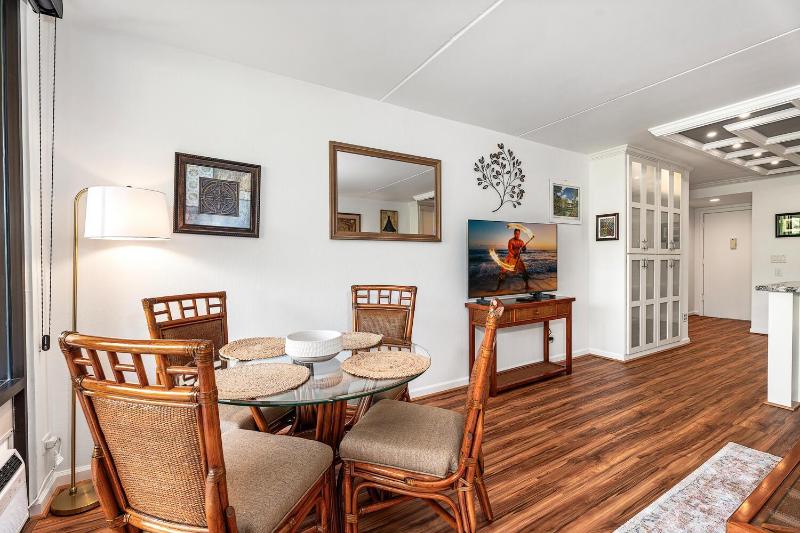Kona Pacific E629: Beautifully Remodeled condo! - image 11