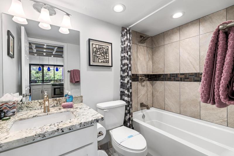 Kona Pacific E629: Beautifully Remodeled condo! - image 31
