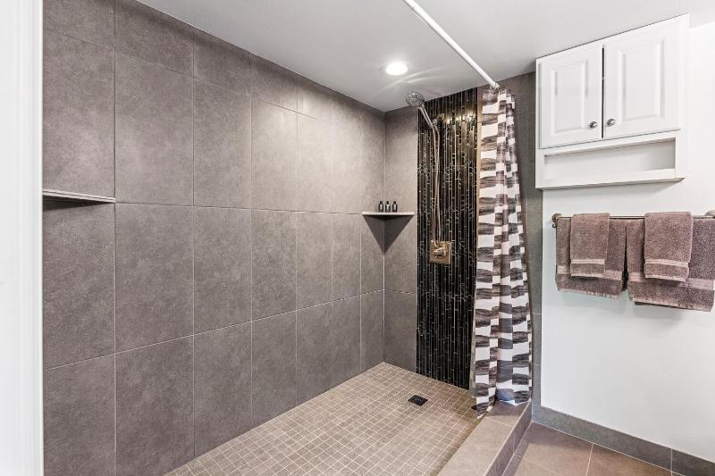 Kona Pacific E629: Beautifully Remodeled condo! - image 34