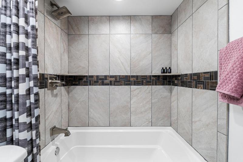 Kona Pacific E629: Beautifully Remodeled condo! - image 7
