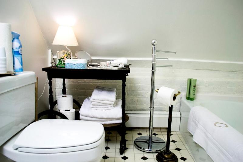 Queen Suite image 2
