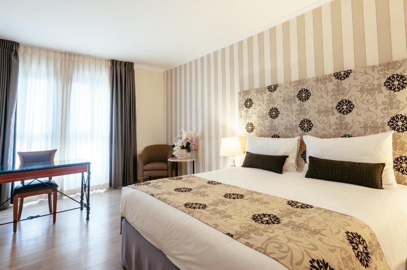 Superior Triple Room image 1