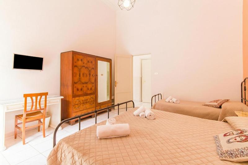 Sicula home in the city center - Happy Rentals - image 17