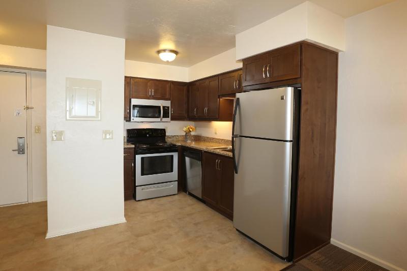 Deluxe King Room image 2