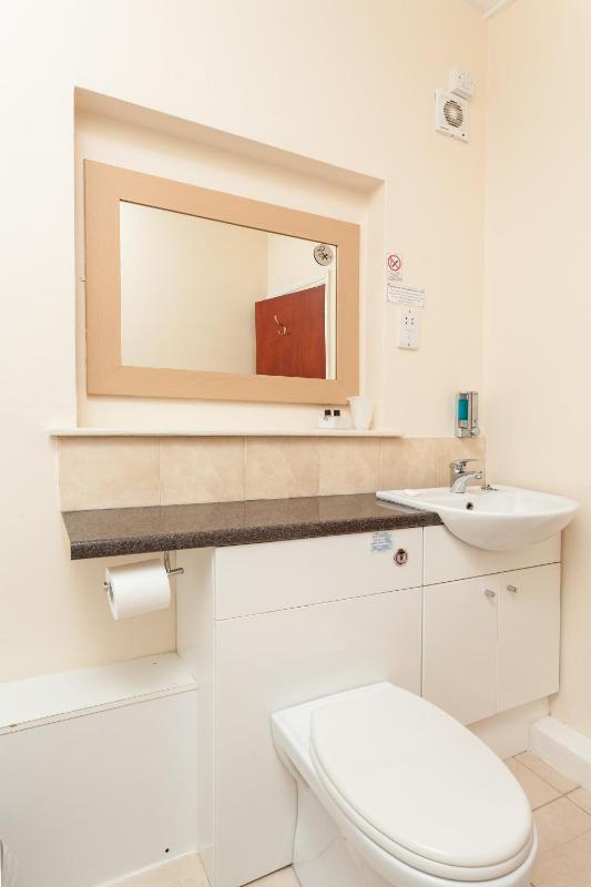 Large Twin Room image 2