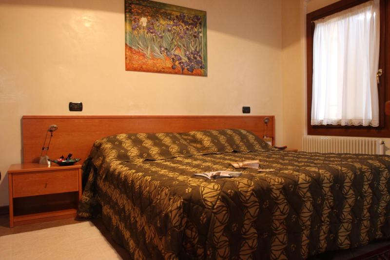 Double Room image 3