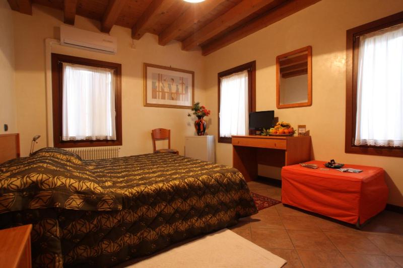 Double Room image 2