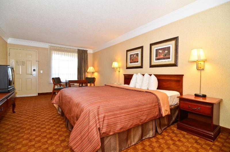 King Room - Non-Smoking image 2