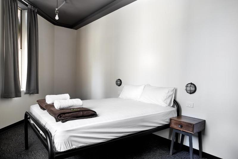 Double Room with Shared Bathroom image 3