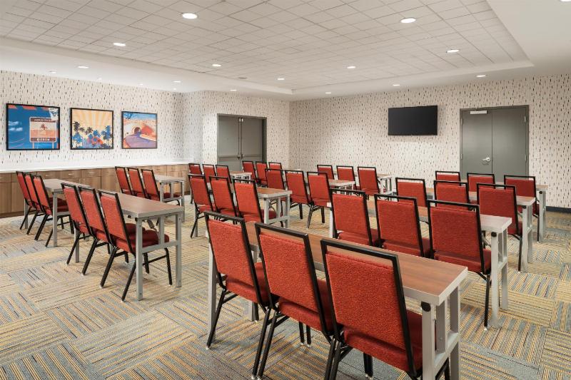 Home2 Suites by Hilton Jacksonville Airport - image 3