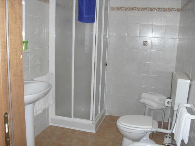 Double Room image 4