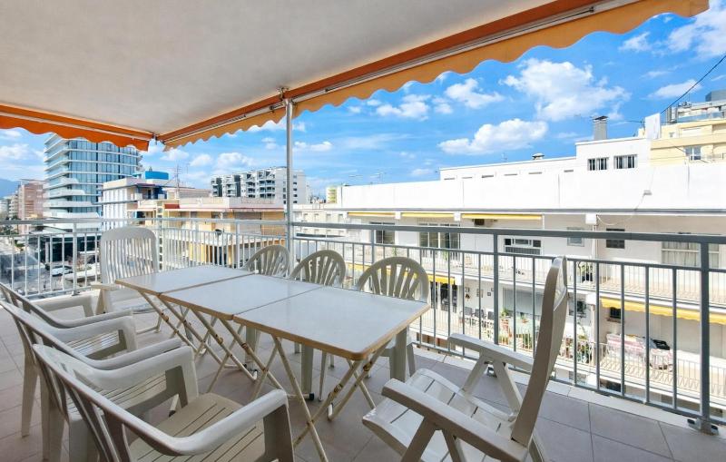3 Bedroom Beautiful Apartment In Gandía - image 2