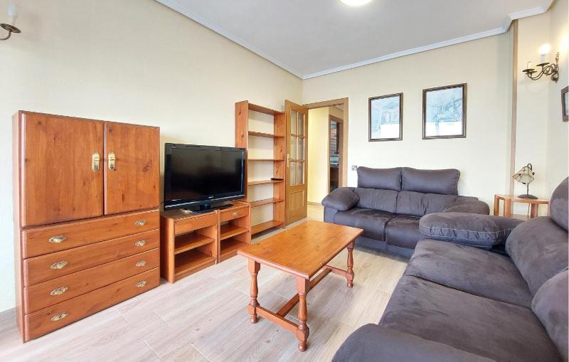 3 Bedroom Beautiful Apartment In Gandía - image 6