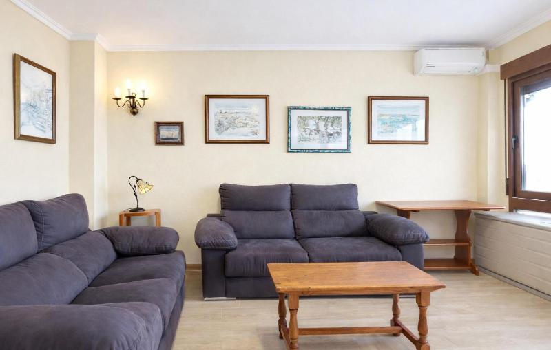 3 Bedroom Beautiful Apartment In Gandía - image 19