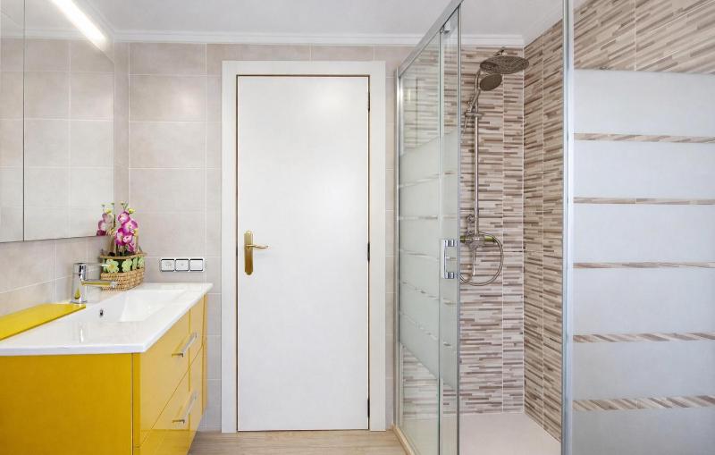 3 Bedroom Beautiful Apartment In Gandía - image 16