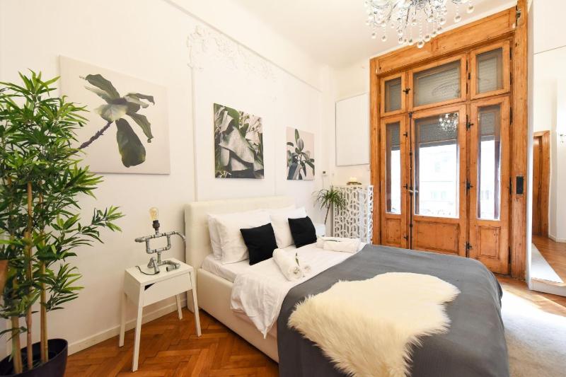 Above the Energy of Calea Victoriei - Bright 1BR in Central Bucharest - image 10