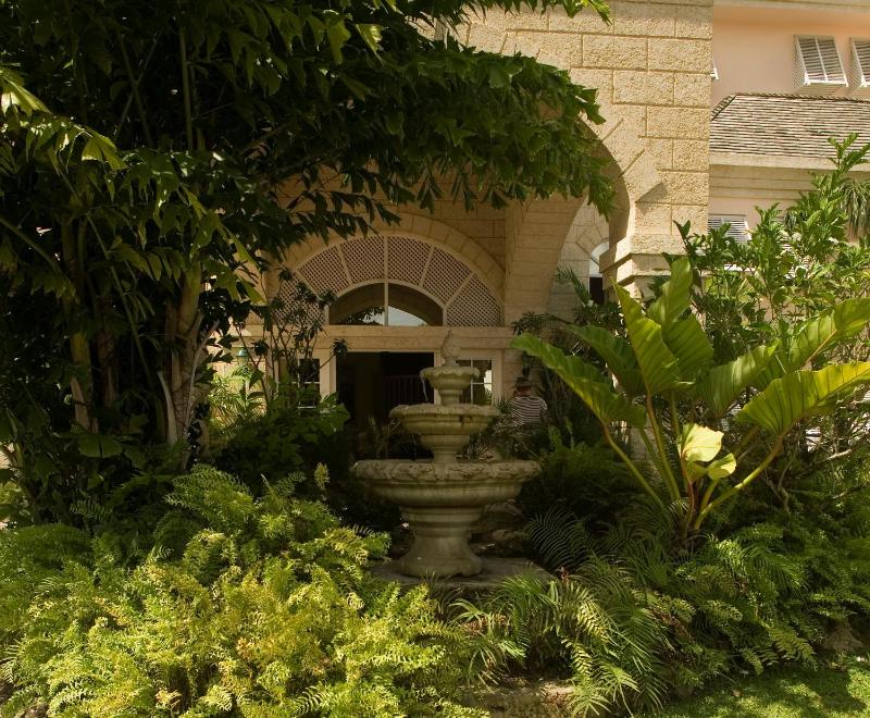 Coral Sands Beach Resort - image 2