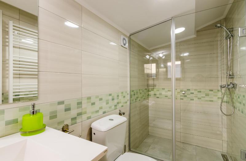 Single Room image 3