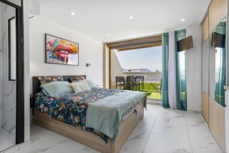 Paloma Héliopolis fully Renovated studio with terrace and parking - image 1