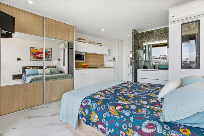 Paloma Héliopolis fully Renovated studio with terrace and parking - image 10
