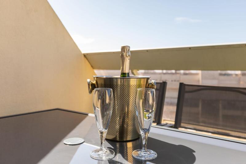 Paloma Héliopolis fully Renovated studio with terrace and parking - image 2