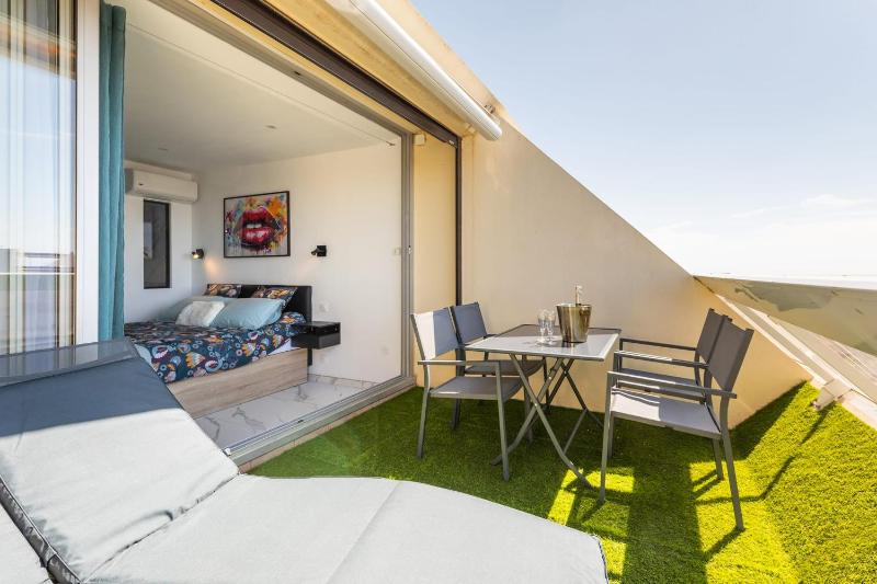 Paloma Héliopolis fully Renovated studio with terrace and parking - image 7