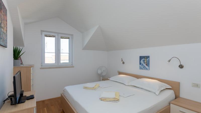 Beatiful Villa Antonela with pool in Makarska - image 9