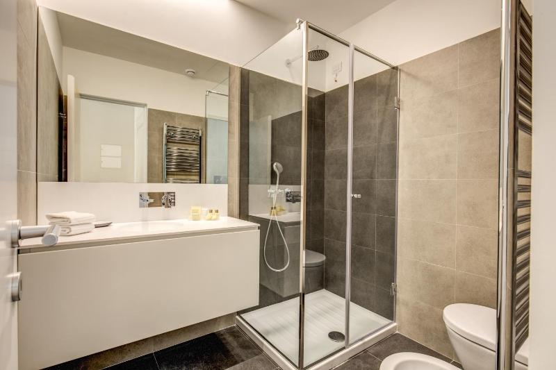 Double Room image 4