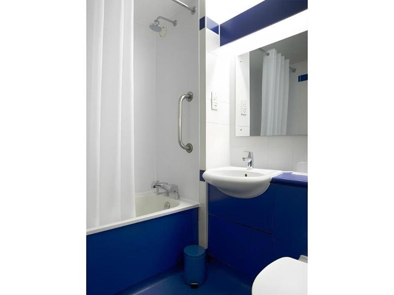 Travelodge Birmingham Central - image 8