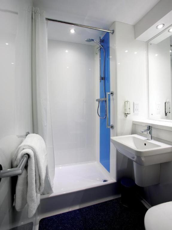 Travelodge Birmingham Central - image 12
