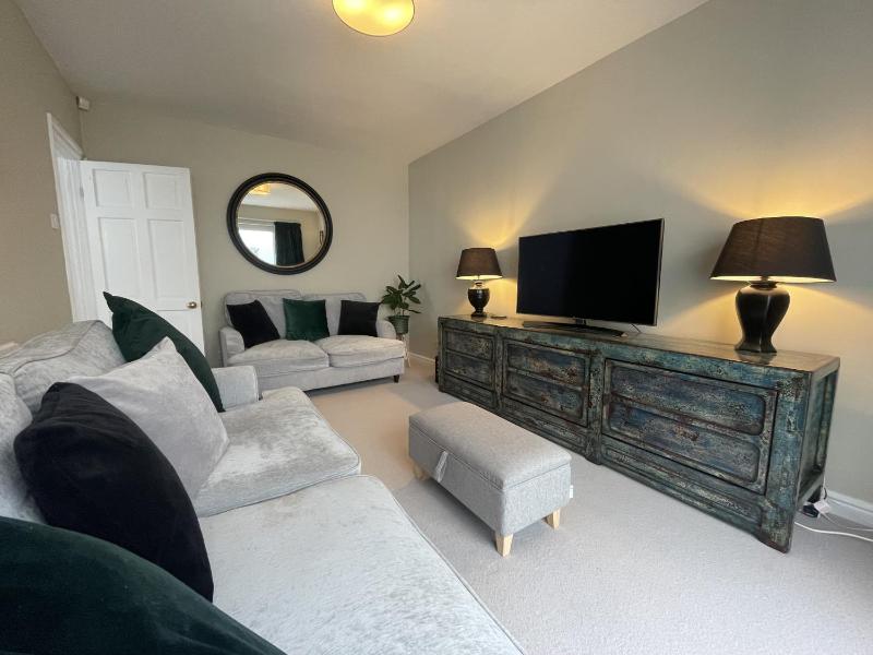 Secluded Garden Sanctuary in Charming Clifton Village - image 11