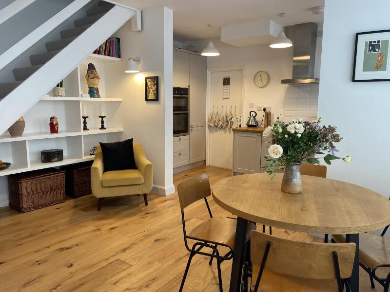 Secluded Garden Sanctuary in Charming Clifton Village - image 10