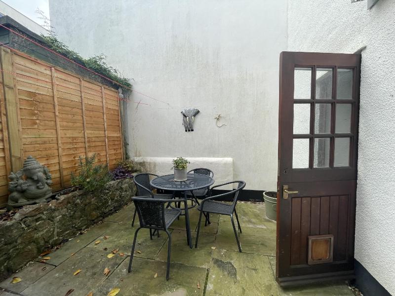 Secluded Garden Sanctuary in Charming Clifton Village - image 8