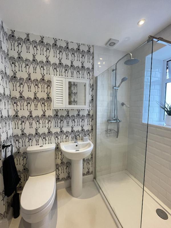 Secluded Garden Sanctuary in Charming Clifton Village - image 9