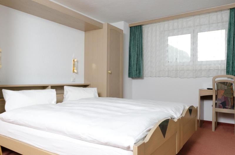 Double Room with Balcony image 3