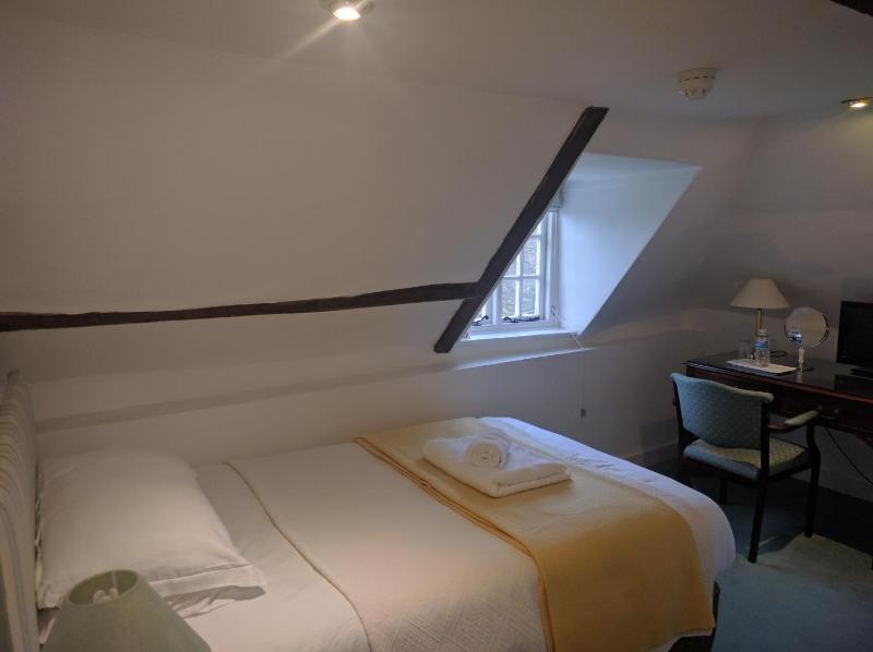 Standard Single Room image 3
