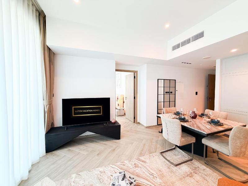 Spacious 2BR Business Bay with Stunning Lake View - 10AB19 - image 13