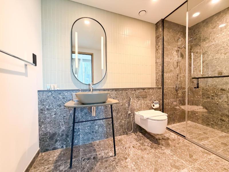 Spacious 2BR Business Bay with Stunning Lake View - 10AB19 - image 12