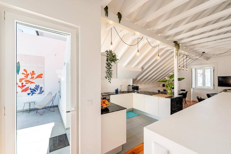 PN48 brith apartment over Cascais roof 120m2 close from beach and restaurant - image 15