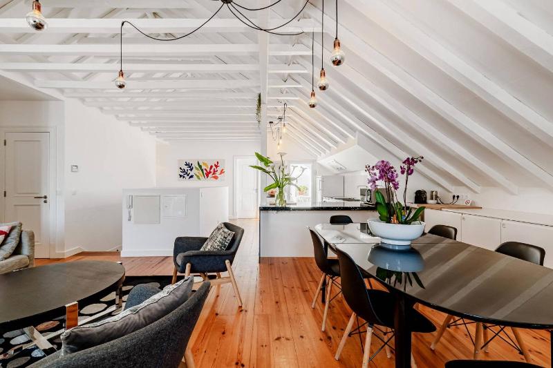 PN48 brith apartment over Cascais roof 120m2 close from beach and restaurant - image 11