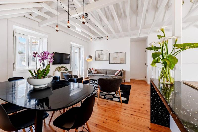 PN48 brith apartment over Cascais roof 120m2 close from beach and restaurant - image 22