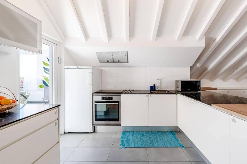 PN48 brith apartment over Cascais roof 120m2 close from beach and restaurant - image 23