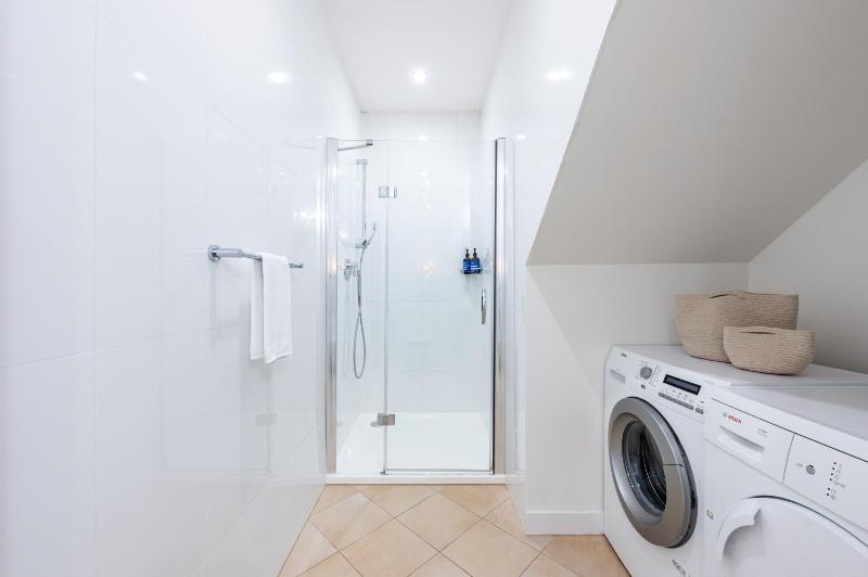 Prague Days - Spacious 3BDR Apartment with Workspace AC in New Town - image 10