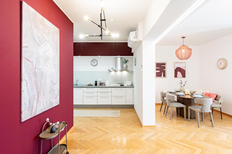 Prague Days - Spacious 3BDR Apartment with Workspace AC in New Town - image 5