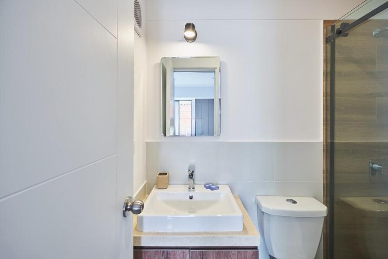 Stylish Inclán 343 Apartment by Geko - image 7