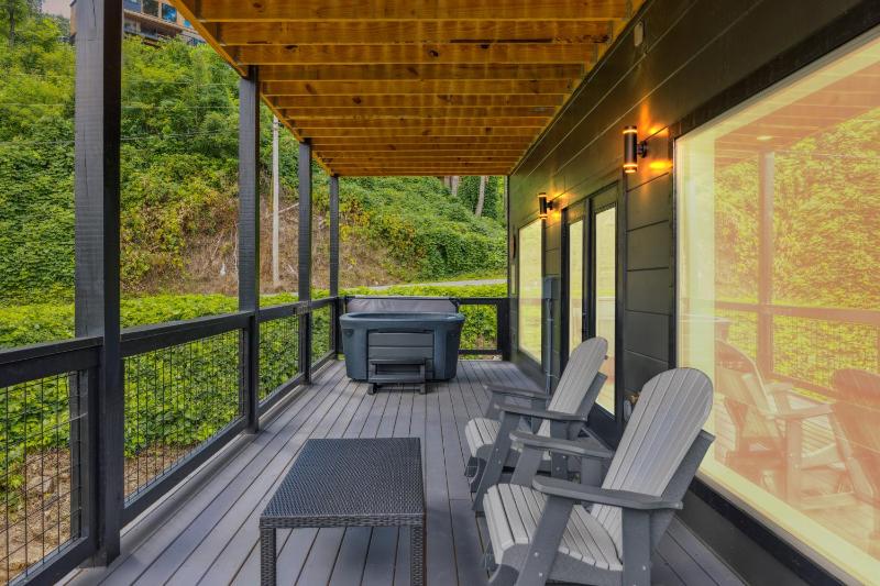 Sunset Chalet cabin - image 42