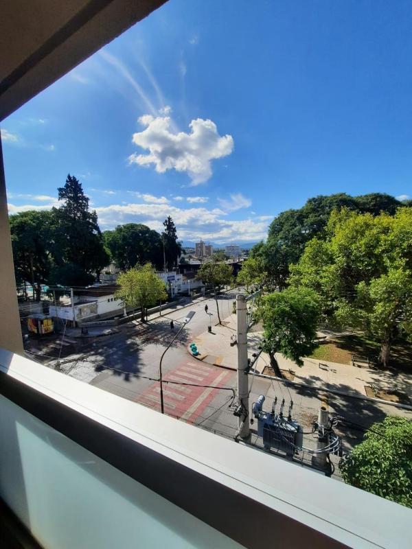 Dpto con Balcón y Cochera frente a Plaza Alvarado - image 9
