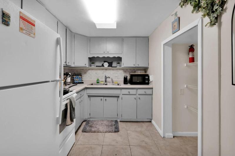 Nifty and Thrifty Nook 3bd 1ba Central Save Money Family Friendly - image 14