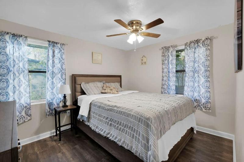 Nifty and Thrifty Nook 3bd 1ba Central Save Money Family Friendly - image 13