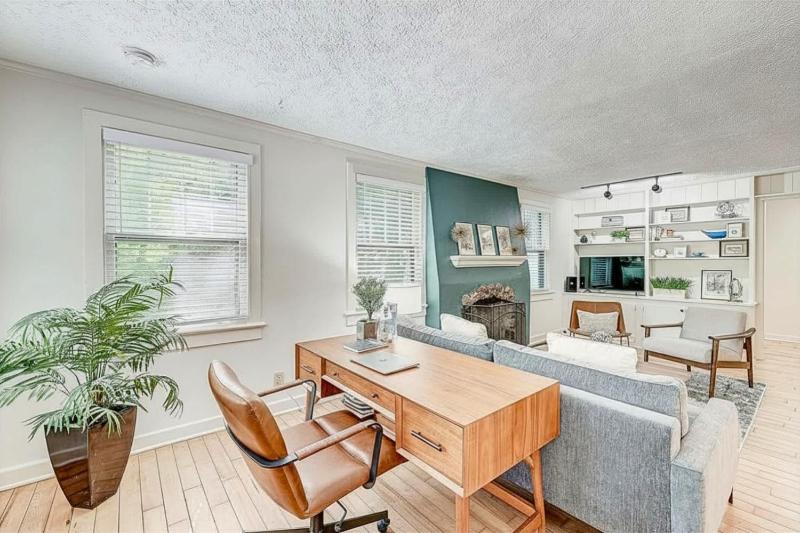Remodeled Broad Ripple Bungalow Near Monon Trail-Family Friendly - image 16